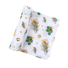 Load image into Gallery viewer, Gift Set: Kentucky Baby Muslin Swaddle Blanket and Burp Cloth/Bib Combo (Floral) - Little Hometown
